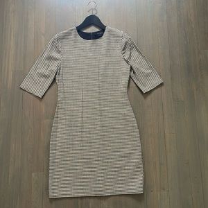 Alice + Olivia Classics Size 10 Delora Houndstooth Sheath dress